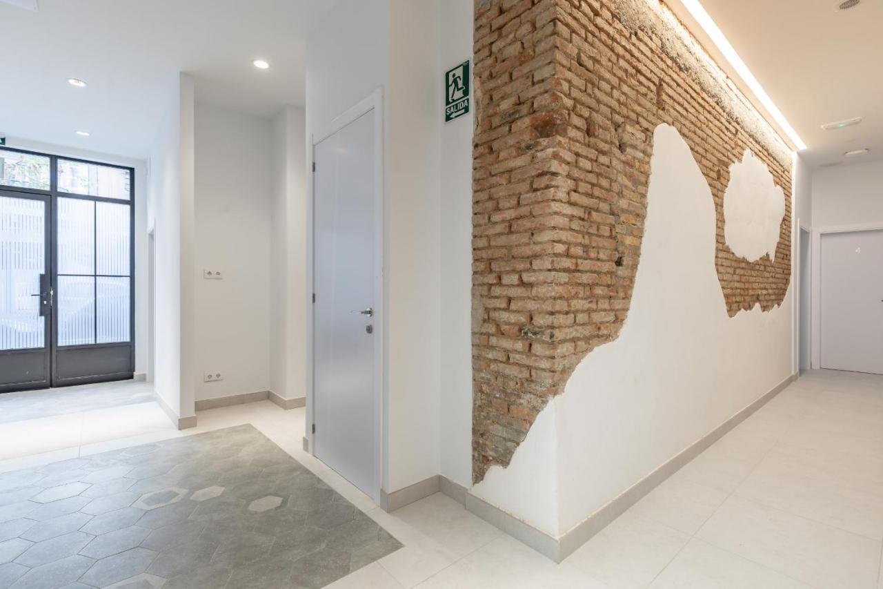 Apt With Antique Floor & Lots Of Sun Light Valencia Buitenkant foto