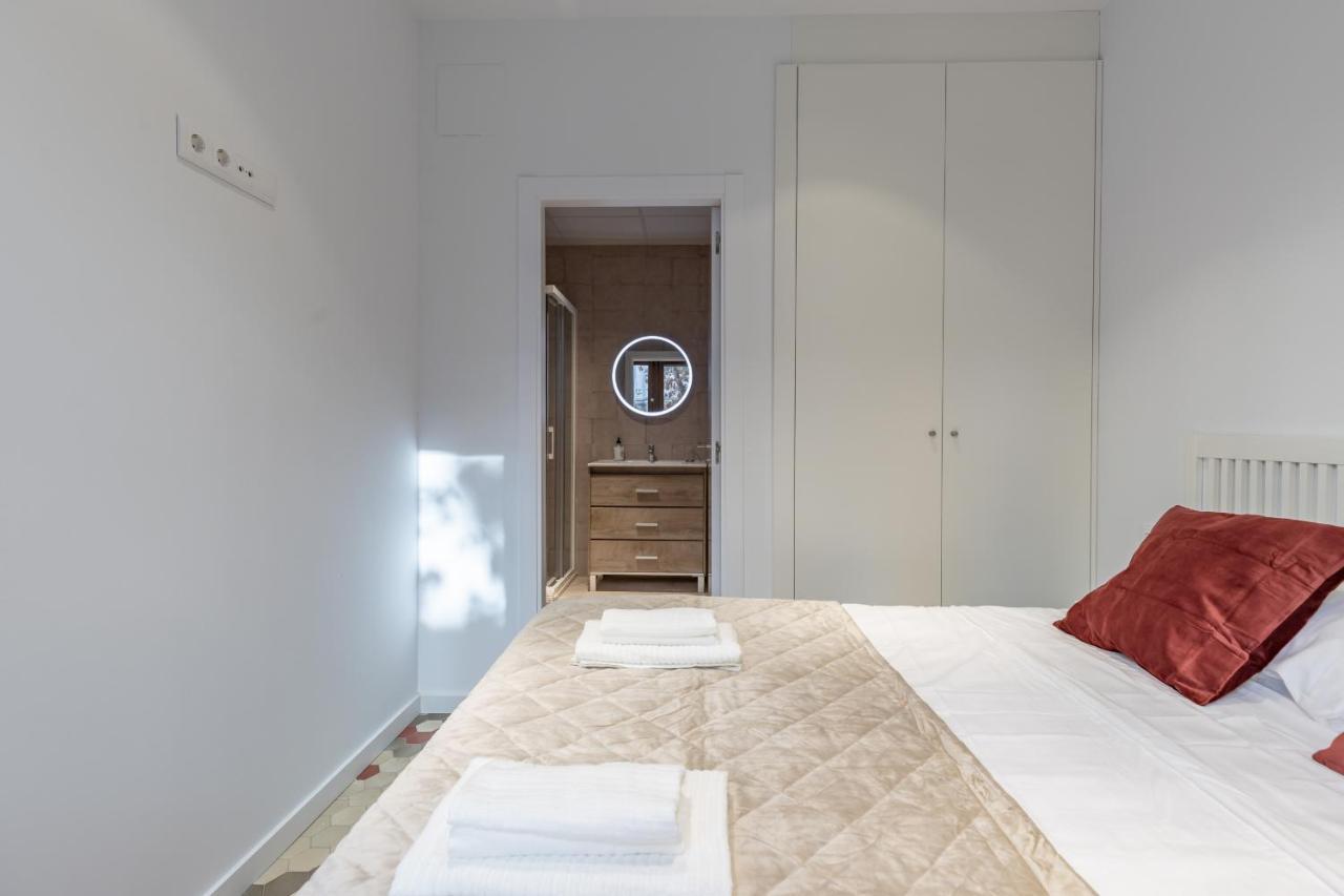 Apt With Antique Floor & Lots Of Sun Light Valencia Buitenkant foto