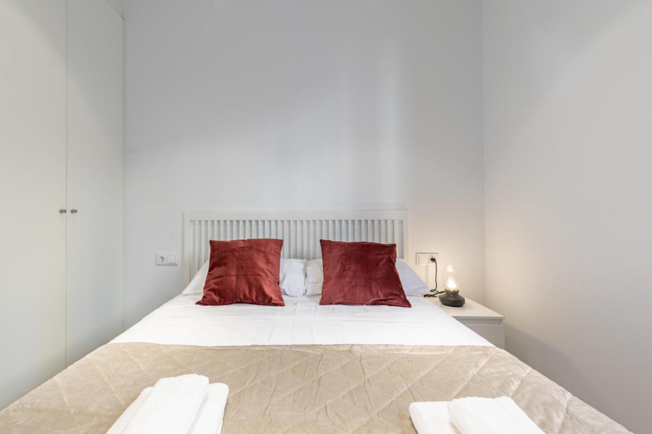 Apt With Antique Floor & Lots Of Sun Light Valencia Buitenkant foto